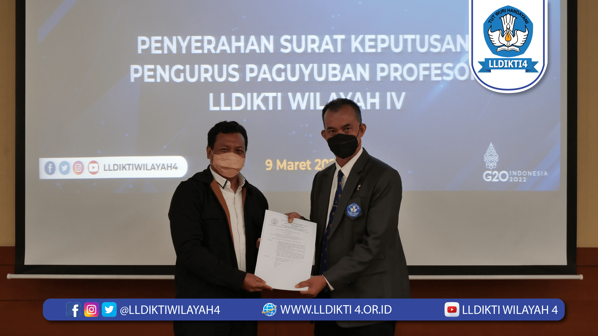 Kepala LLDIKTI Wilayah IV Serahkan SK Pengurus Paguyuban Guru Besar ...